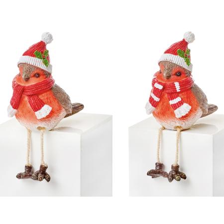 Sitting robin with Santa hat